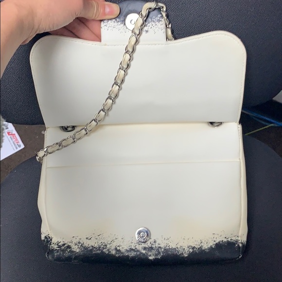 Chanel purse - Picture 3 of 5